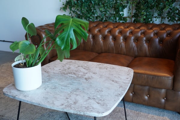 Film adhésif meuble effet marbre