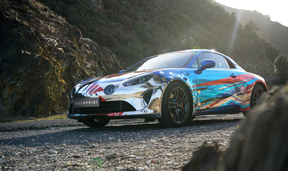 Vinyle de covering Super Chrome pour voitures et plus.